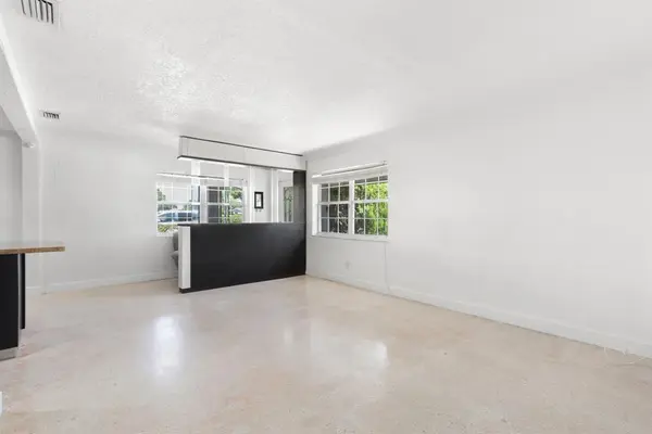 Oakland Park, FL 33334,1498 NE 39th St