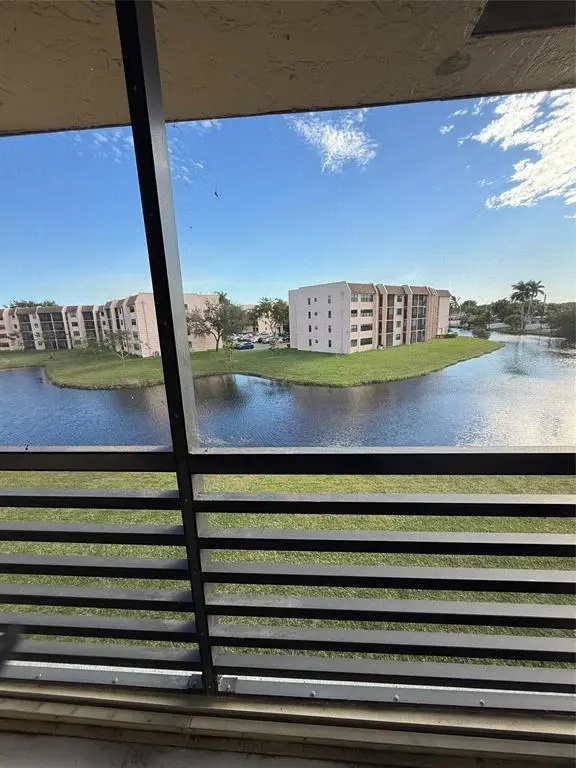 10442 Sunrise Lakes Blvd #303, Sunrise, FL 33322