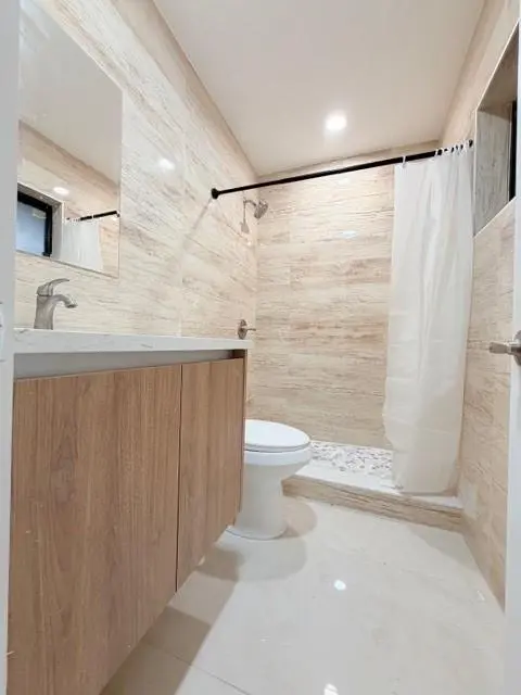 Fort Lauderdale, FL 33305,53 NE 16th Pl #2A