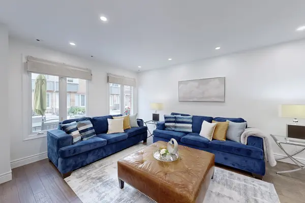 Vaughan, ON L4J 8J7,151 Townsgate DR #57