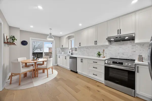 32 Bloom CRES, Barrie, ON L4N 0S8