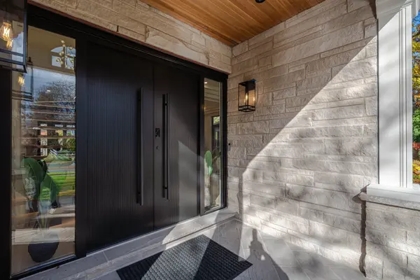 Oakville, ON L6K 1K8,499 Rebecca ST