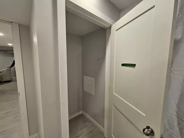 Thorold, ON L2V 0K8,361 Vanilla TRL #(LOWER)