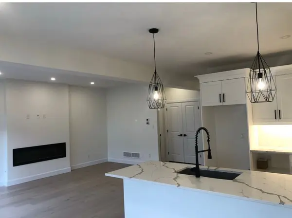 Strathroy-caradoc, ON N0L 1W0,3 Armstrong ST