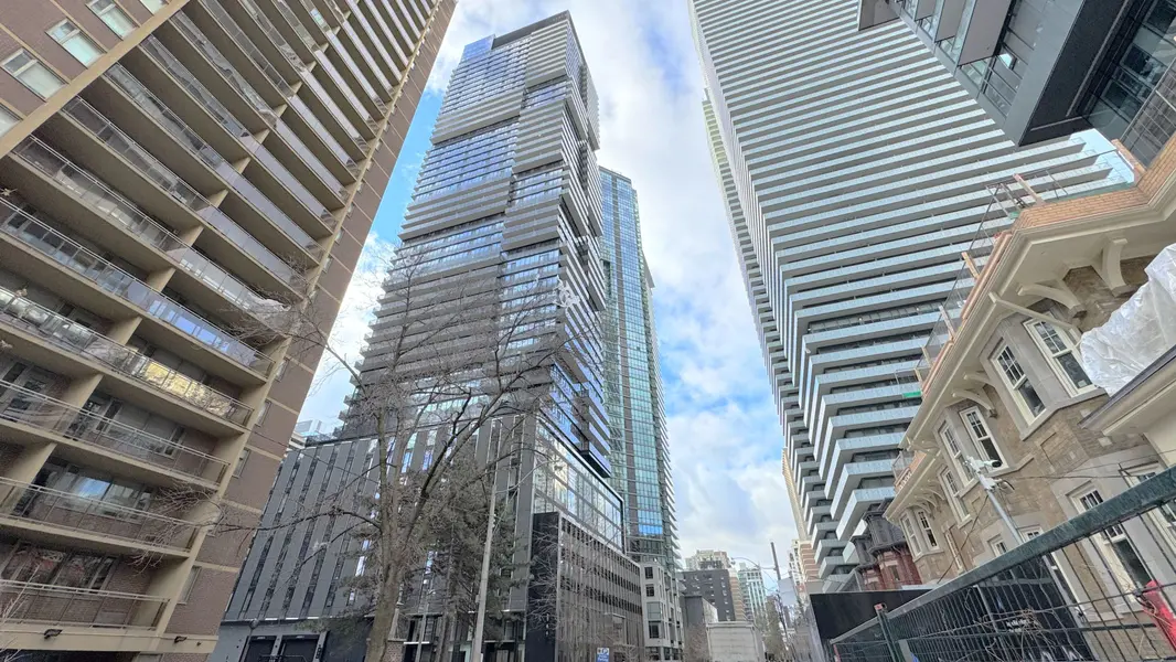 55 Charles ST E #3512, Toronto C08, ON M4Y 0J1