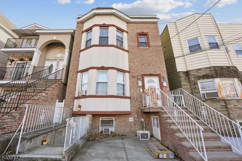 Union City, NJ 07087,717 16Th St