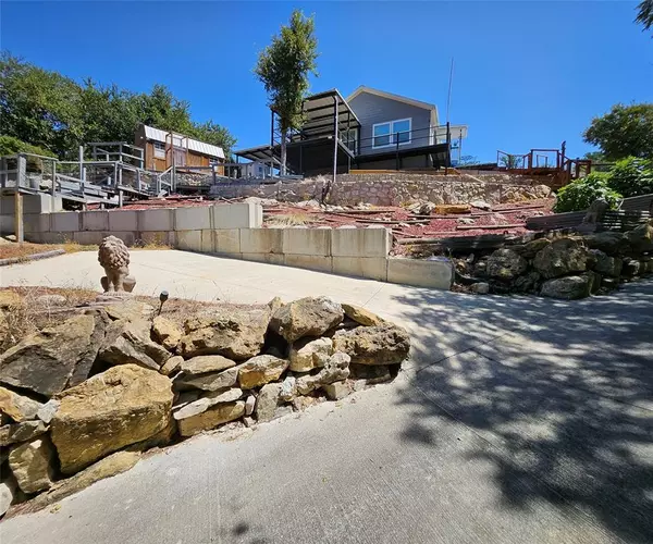 Lake Bridgeport, TX 76426,411 N Lake Shore Circle