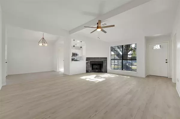 Arlington, TX 76002,615 Red Coat Lane