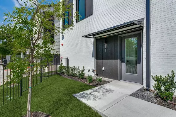 Dallas, TX 75206,5609 Live Oak Street #109