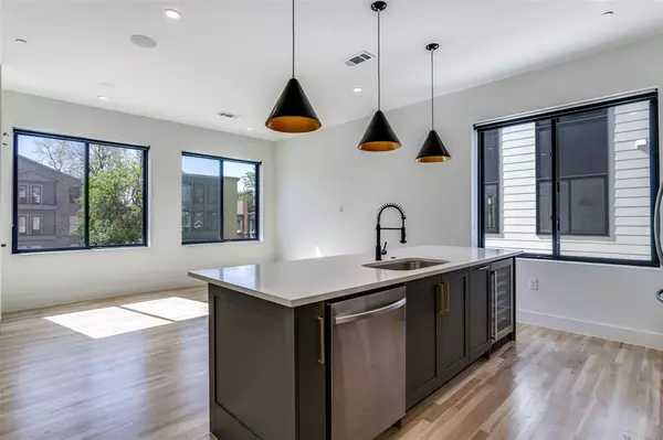 Dallas, TX 75206,5609 Live Oak Street #109