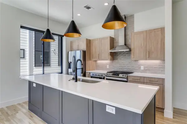 Dallas, TX 75206,5609 Live Oak Street #109