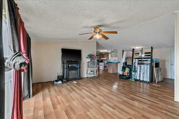 Cleburne, TX 76033,5680 County Road 1217