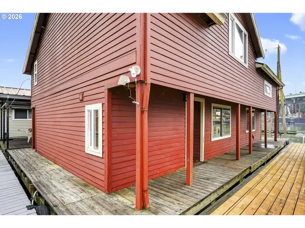 Oregon City, OR 97045,1701 Clackamette DR #2