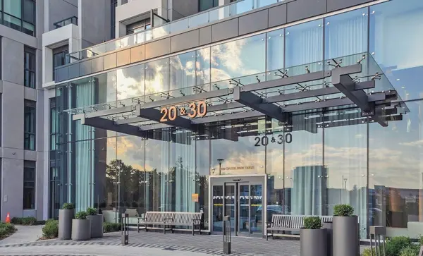 20 Inn On The Park DR #832, Toronto C13, ON M3C 0P8