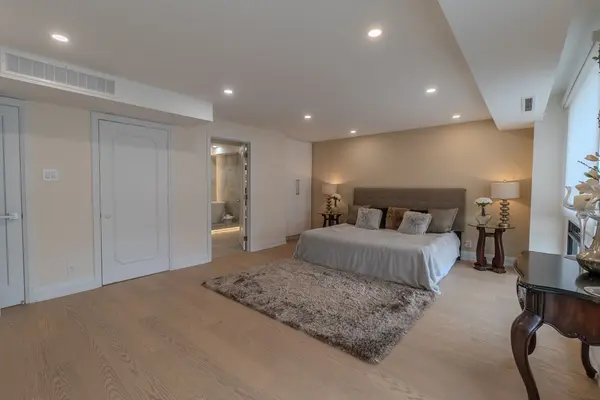 Toronto C03, ON M5P 2X9,447 Walmer RD #608