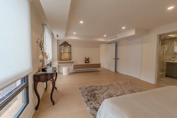 Toronto C03, ON M5P 2X9,447 Walmer RD #608