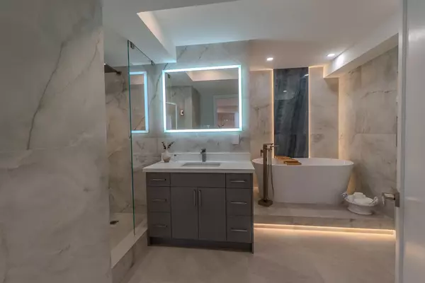 Toronto C03, ON M5P 2X9,447 Walmer RD #608