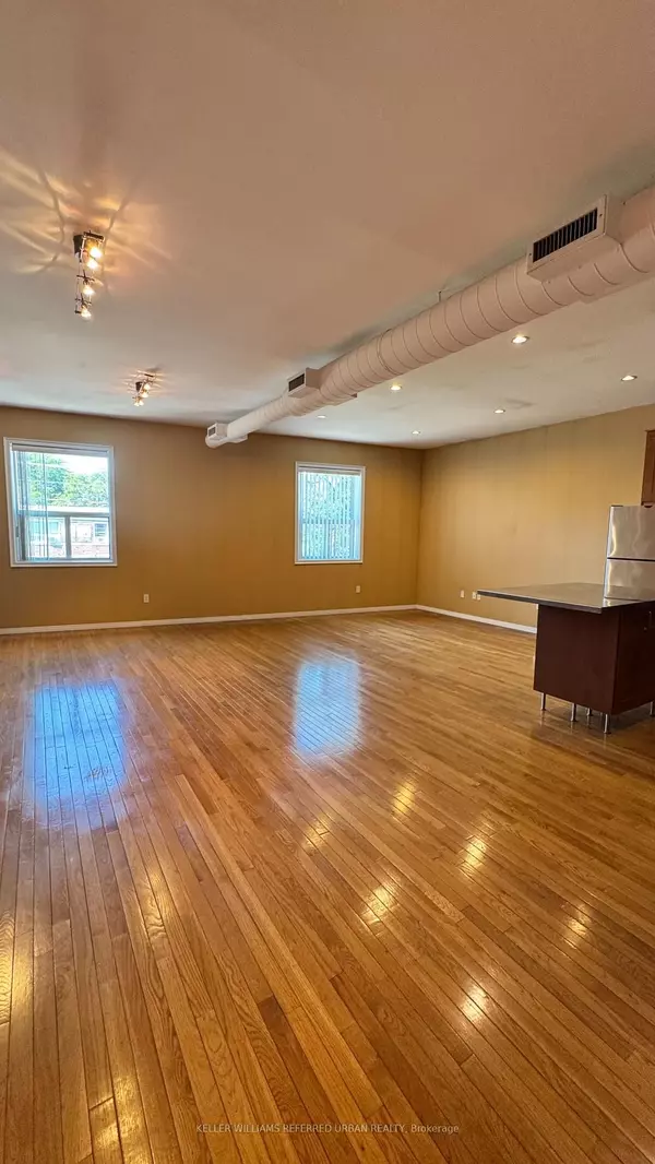 Toronto C04, ON M5M 4A5,2021 Avenue RD #Upper Level