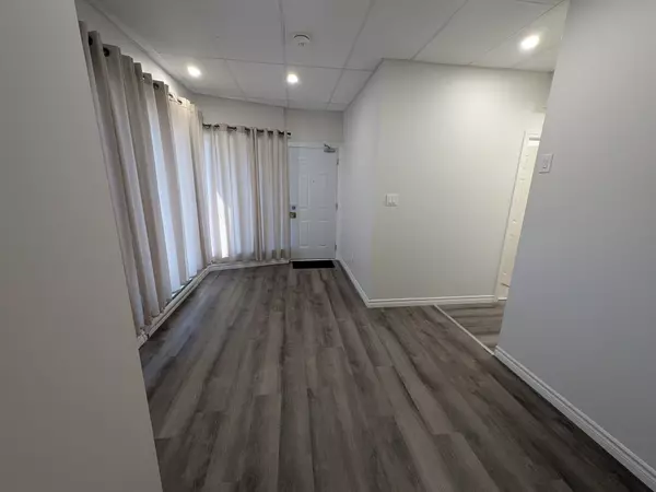 Oshawa, ON L1G 4T2,333 Simcoe ST S #5