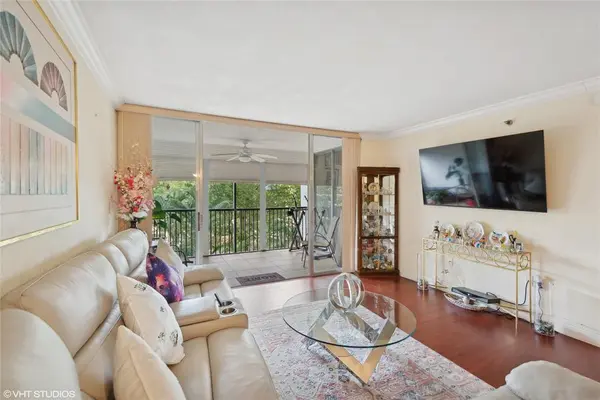 Lauderhill, FL 33319,3940 Inverrary Blvd #403A