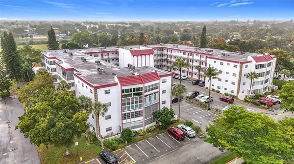 Lauderdale Lakes, FL 33319,4270 NW 40th St #208