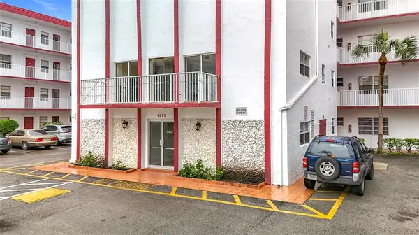 Lauderdale Lakes, FL 33319,4270 NW 40th St #208