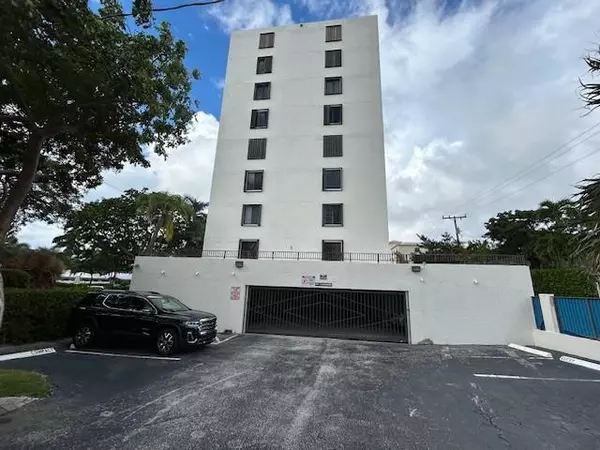 Fort Lauderdale, FL 33305,2300 NE 33rd Ave #403