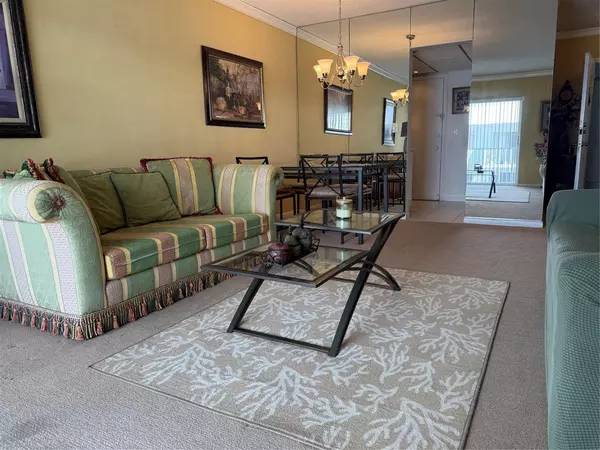 Pompano Beach, FL 33060,412 S Cypress Rd #225