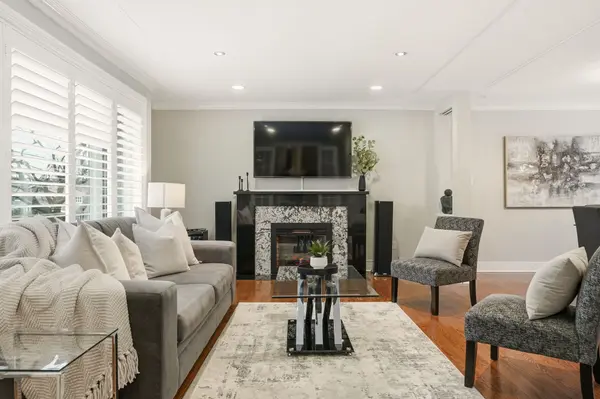 Aurora, ON L4G 1L4,31 Mark ST