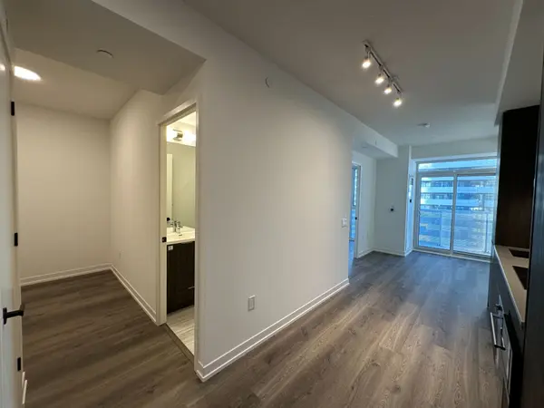 Vaughan, ON L4K 5Z7,8 Interchange WAY #1701