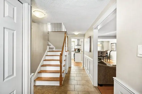 Beacon Hill North - South And Area, ON K1J 7N4,2389 Ogilvie RD E