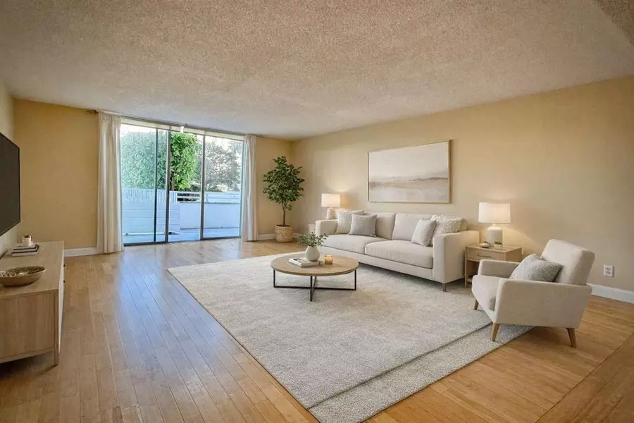 2801 NE 183rd St #202W, Aventura, FL 33160