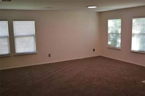 Arlington, TX 76002,8105 York Beach Place