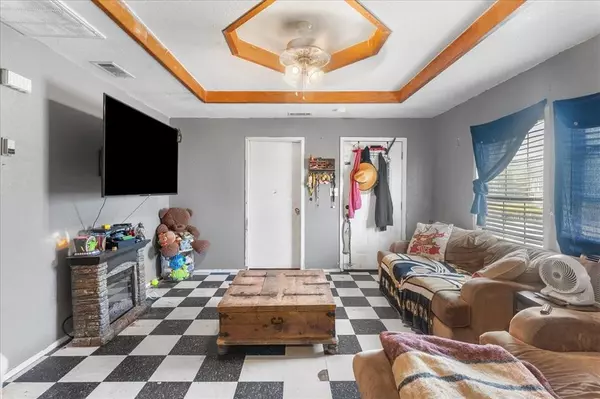 Cleburne, TX 76031,109 N Kouns Street