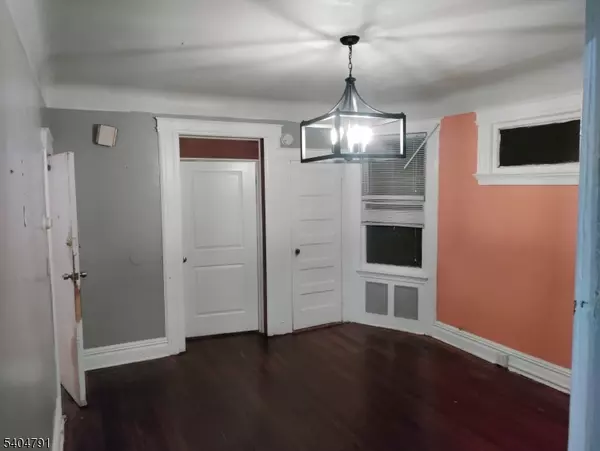 East Orange City, NJ 07017,45 N 17Th St