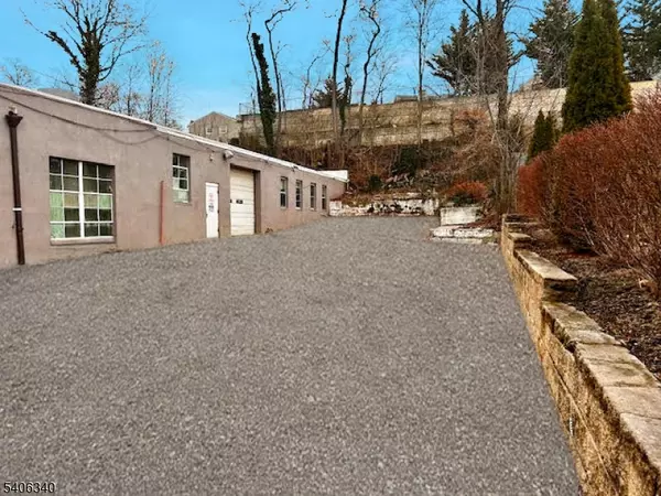 East Rutherford Boro, NJ 07073,45 Carlton Ave