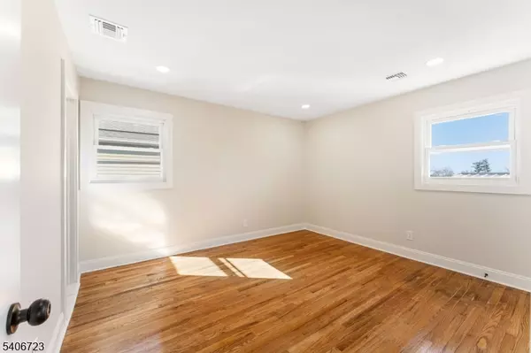 Maplewood Twp., NJ 07040,28 Toronto Ct