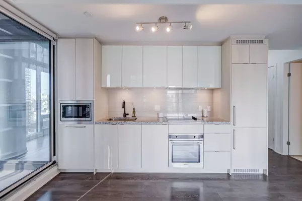 Toronto C01, ON M5V 0N5,125 Blue Jays WAY #1902