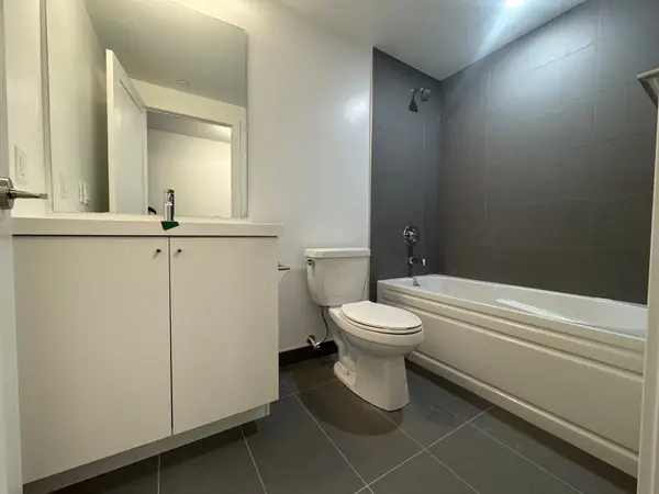 Oshawa, ON L1L 0W3,2545 Simcoe ST N #1703