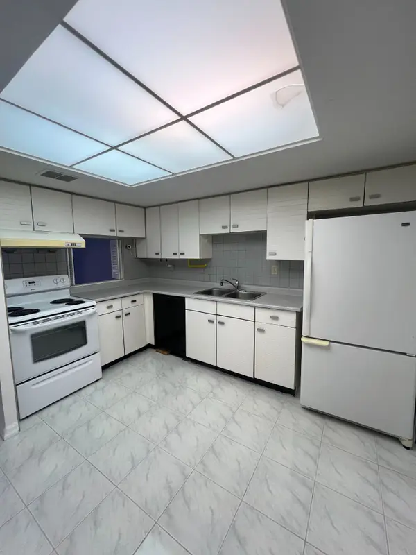 Toronto E05, ON M1W 3P6,2330 Bridletowne CIR #1908