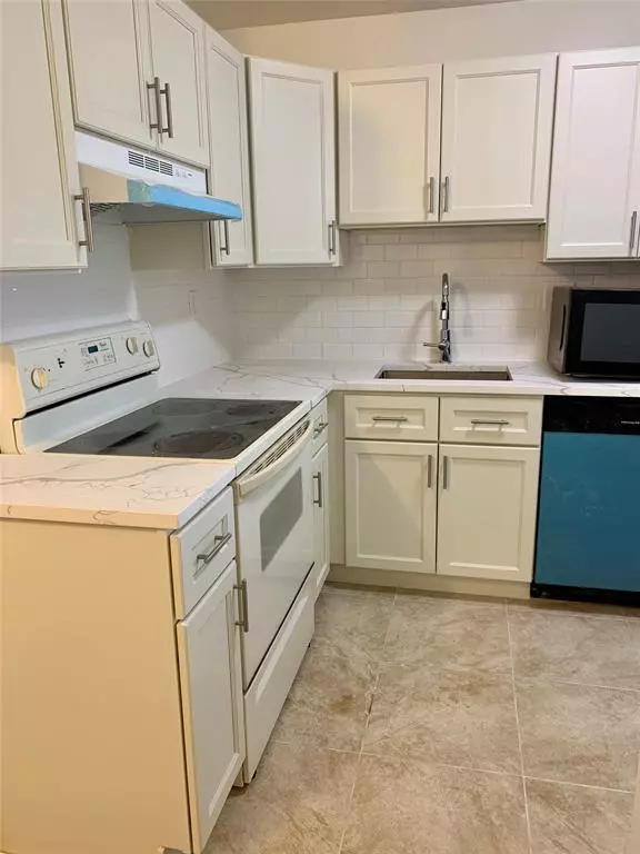 Pompano Beach, FL 33069,511 Gardens Dr #204