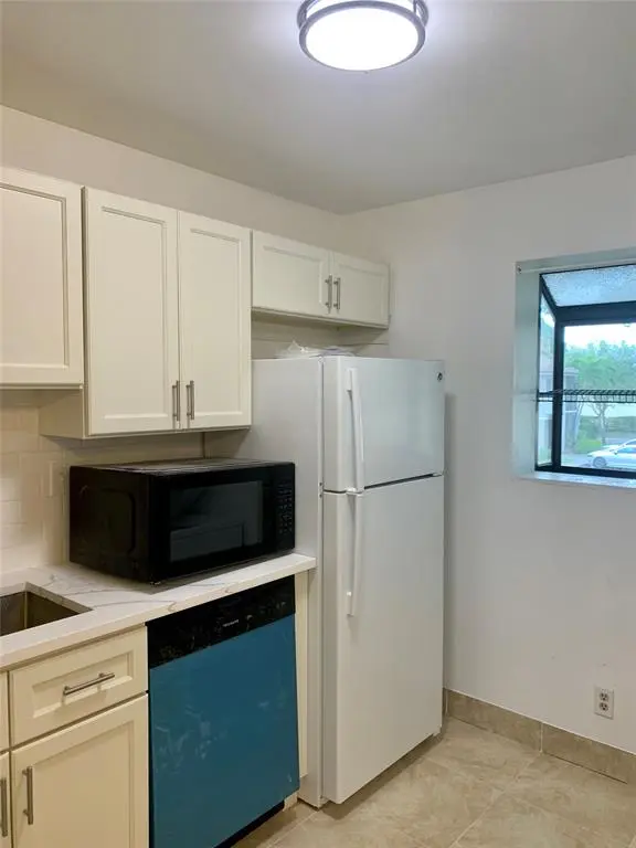 Pompano Beach, FL 33069,511 Gardens Dr #204