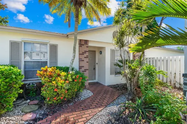 Davie, FL 33325,14680 N Beckley Sq