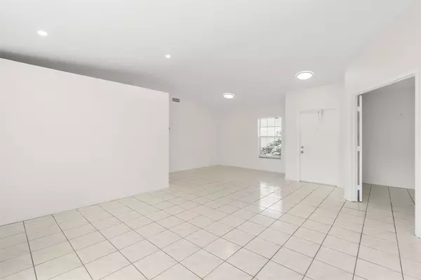 Davie, FL 33325,14680 N Beckley Sq