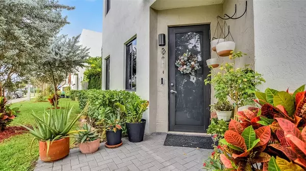 Miami, FL 33174,542 SW 91st Ct #542