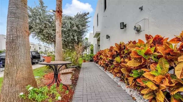 Miami, FL 33174,542 SW 91st Ct #542