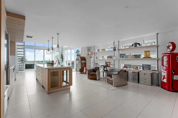 Miami, FL 33132,1040 Biscayne Blvd #2101