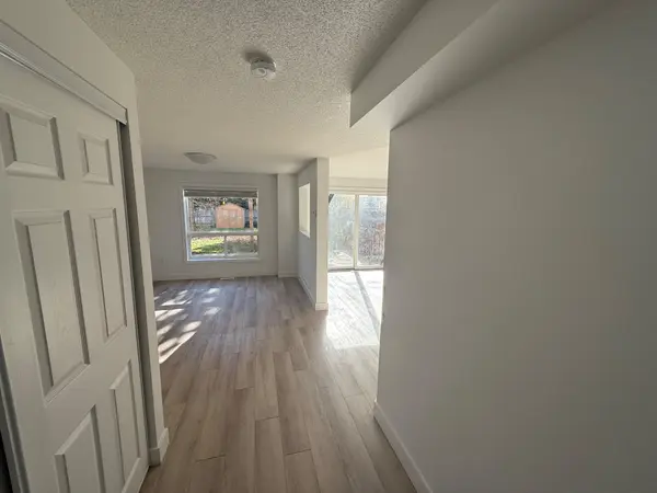 Barrie, ON L4M 7B3,17 Hewitt PL