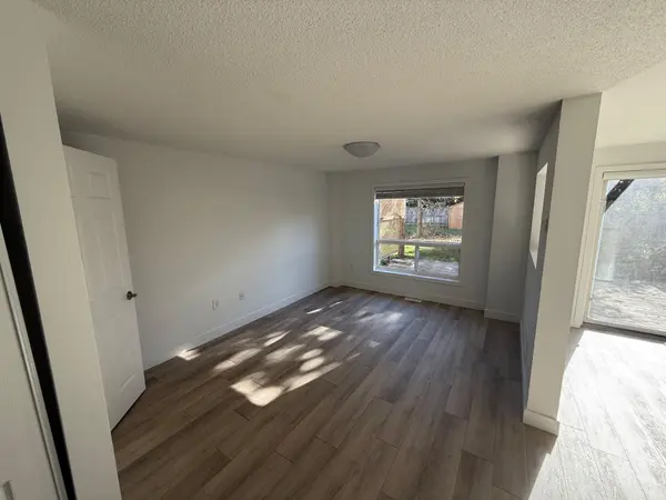 Barrie, ON L4M 7B3,17 Hewitt PL