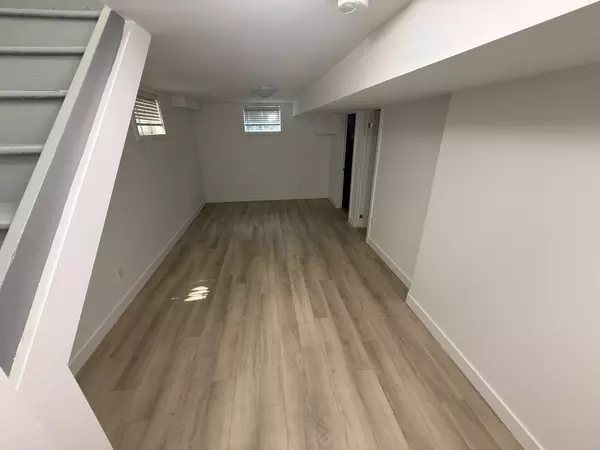 Barrie, ON L4M 7B3,17 Hewitt PL